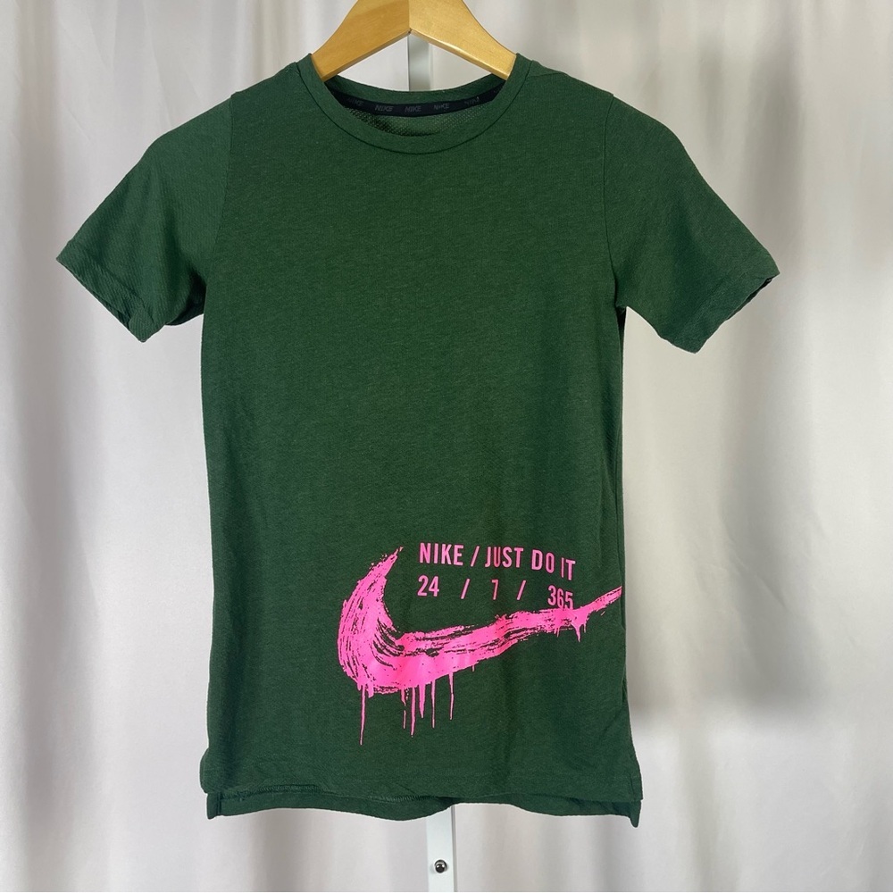 Nike Kids Medium Dark Green Tee with Bright Pink Swoosh 24/7/365 Active Track